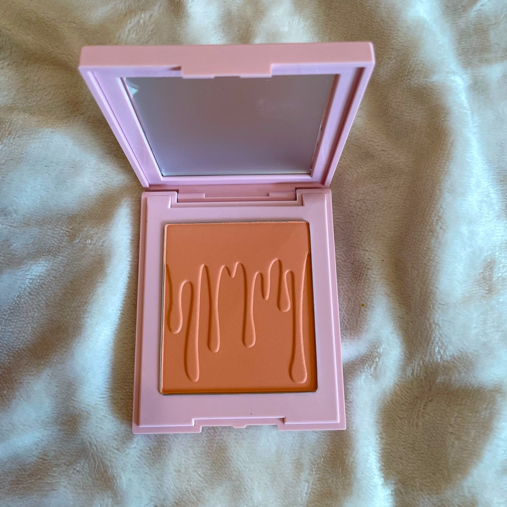 Kylie cosmetics blush